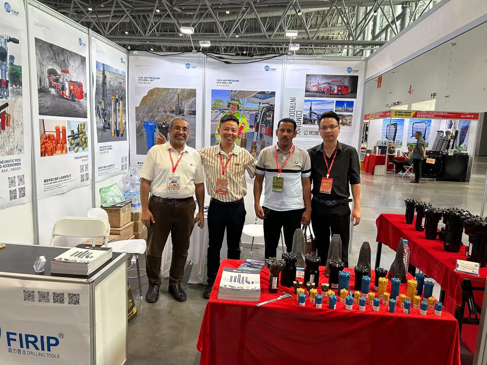 我们的客户参观了我们的展位